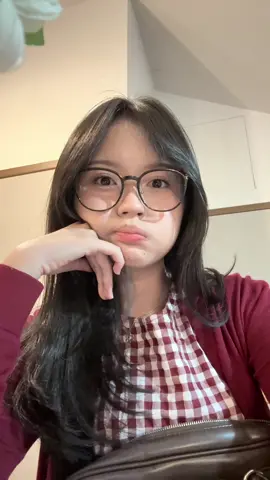 selamat siang para manusia di muka bumi ini🤍