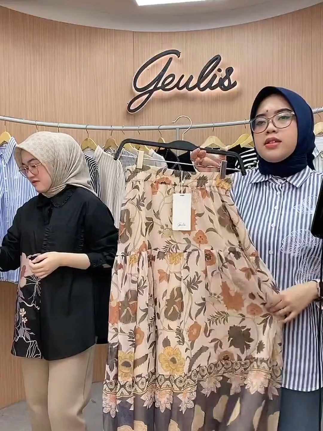 Material premium, desain eksklusif — karena kamu pantas tampil istimewa ✨ rok wanita#justineskirt #36 #rokwanita #geulisid #041125geulisid #FB041125 #FBnovember25 #Fashionbrand #ootdfashion #paydaysale #fashioninspo #fyp