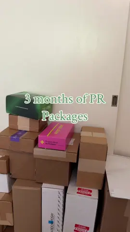Huge PR unboxing! Last time I’ll be away from home for 3 months😅 ▫️Skincare mentioned in video:     @OBAGI MEDICAL SKINCARE @LaRochePosayUS  @Youth To The People @Kiehl's Since 1851 @LOCCITANE @Peach & Lily @Peach Slices  ▫️Colognes & Perfumes:   @Ralph Lauren Fragrances  @maisonmargielafragrances @Azzaro Parfums  ▫️TWLOHA mental health resource: twloha.com/stay @To Write Love on Her Arms  ▫️Travel Book: Secret Oklahoma: A guide to the weird, wonderful, and obscure  ▫️Energy drink:    @Alani Nutrition  ▫️Whiskey: @weldon.mills  ▫️Snacks: @vandy_crisps @momofukugoods  #pr #unboxing #skincare #influencermarketing #contentcreator 