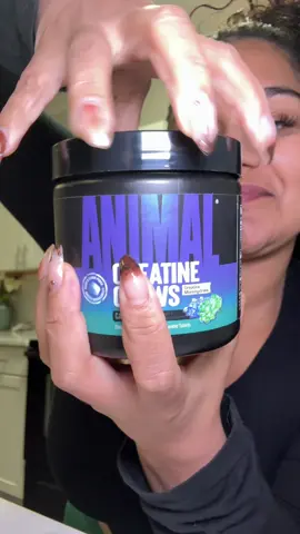 After my 9 to 5, my day’s just getting started : gym, errands, cooking, homework, and even a little self-care at the end. 🖤 Before all that, I take my Animal Creatine Chews from @AnimalPak  No shaker, no powder, no mess ; just chew and go. They contain a full dosage of creatine for muscle strength, recovery, and mental focus and they taste so good, like candy that actually does something for you. 🍬💪 They’re more stable than gummies, easy to take on the go, and perfect anytime of day when you need that extra push to power through. #animalpak #creatine #gifted #creatinechews #my5to9after9to5 
