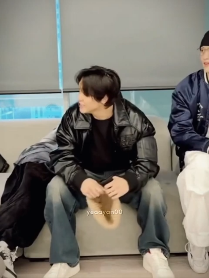 Jie ngomongnya lembut bgt lho itu chan 😭 lambaikan tangan ke kamera kalau udah gakuat sama kelakuan abang-abangmu jie 🤣 #haechan #jaemin #jisung #nctdream 