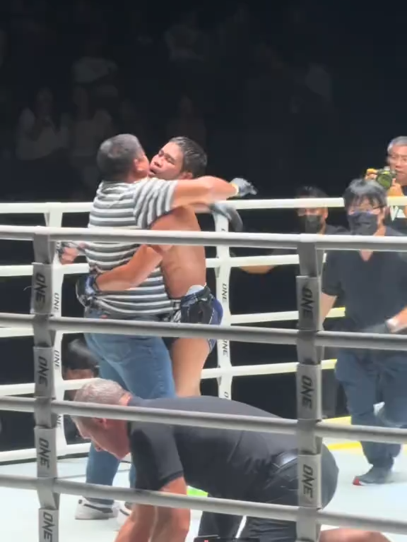 2นับ1น็อค🎉🎉🇹🇭ยินดีกับพี่เมืองไทยด้วยค่ะ👏🏻👏🏻#ฟีด #เมืองไทยพีเคแสนชัย #ฟีด #ลุมพินี #มวยไทย #มวยone #มวยวันนี้ #มวยเด็ดวันนี้ #โปรแกรมมวย #ข่าวมวย #ดูมวยสด #เมืองไทย #RWS #ราชดำเนิน #เวทีมวยราชดำเนิน #มวยสด  #มวยหู