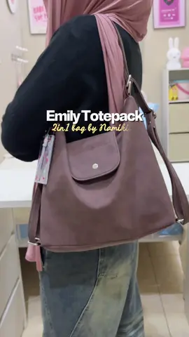 totepack favorit aku by @Namikita Store💖 super duper ringkas karna dalemnya luas, bisa diisi banyak barang, dan bisa jadi backpack atau totebag! go get yours 🫵🏻💖 #namikitastore #totepack #whatsinmybag #2in1bag 