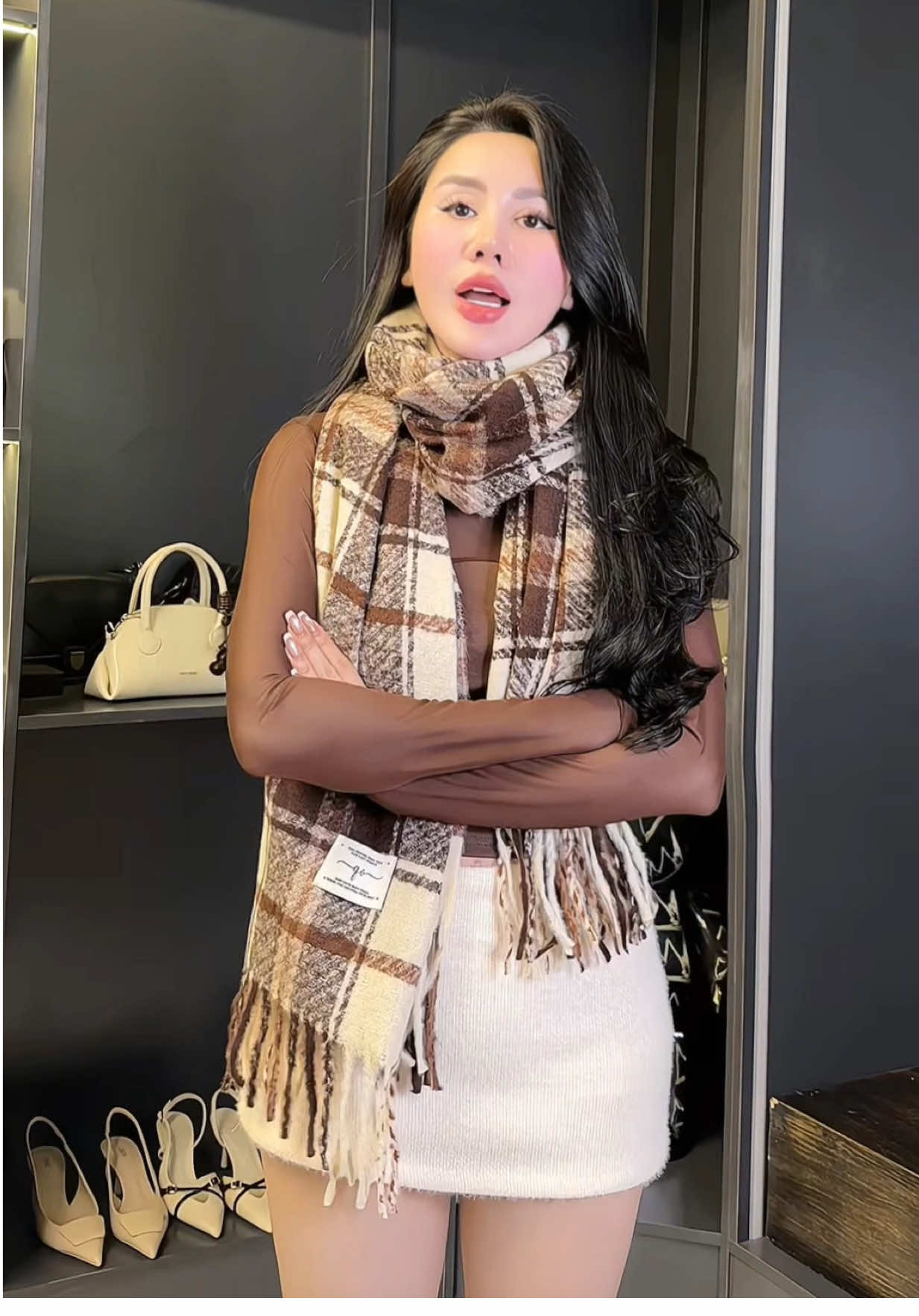 Mùa thu đông k thể thiếu đc khăn quàng xinh iu #viral #quynhchana 