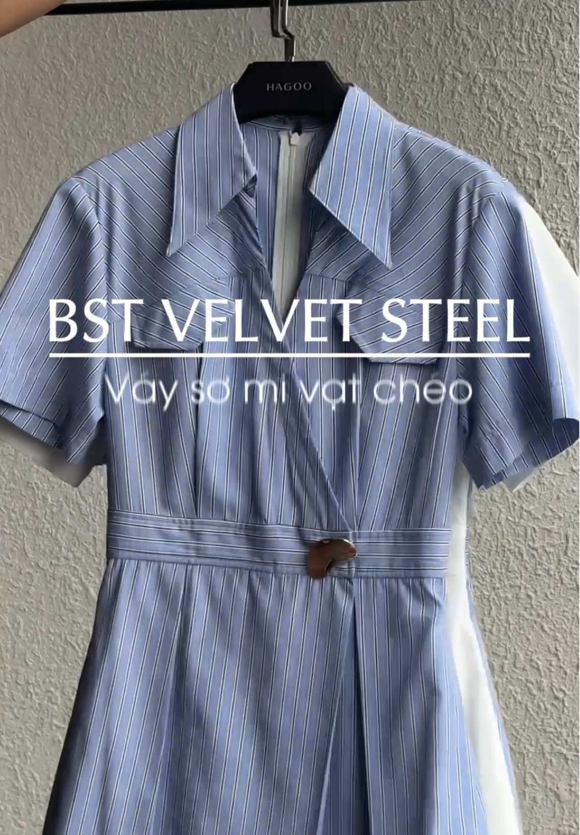 Váy sơ mi vạt chéo tối giản nhưng không đơn điệu. Sáng thanh lịch đi làm, chiều ghé cà phê cùng bạn vẫn thật xinh. #minhlamohagoo #thoitrangcongso #thoitrangthietke #myoufit #hagoo 