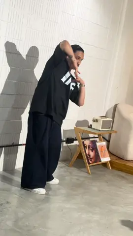 Iba talaga pag feel mo suot mo habang sumasayaw e! 👌  #popnseb #tshirt 