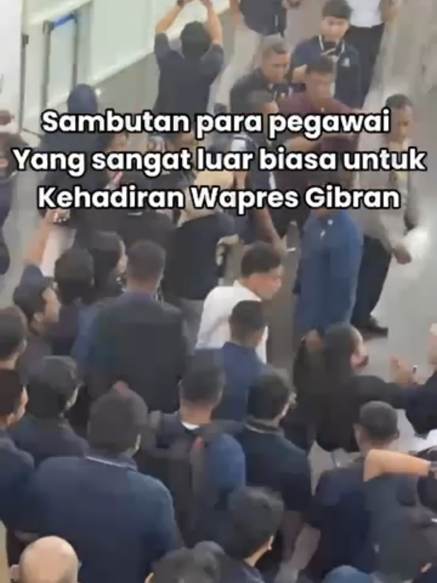 Hari yang bersejarah di Gedung Keuangan Negara - Wapres Gibran Rakabuming Raka hadir membawa pesan perubahan, semangat muda, dan harapan untuk masa depan yang lebih gemilang #aksigibran #menyalagibranku #fyp #gibrantrakosong #gibrandipapuabarat  @aksigibran @Gibran Rakabuming 
