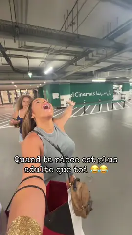 Je crois vraiment que je refuse de grandir 😂😂😂😂 #foryou #pourtoii #familytime #niece #sarahfraisou 