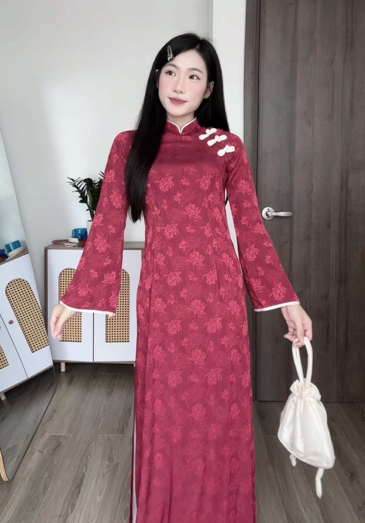 Áo dài xinh he he, chất siu mềm lun mấy bà uiii, màu cũng lạ nữa, tết sắm ngay em này đi nè #outfitideas #aodaitet #aodai #tet2026 #tetmacgi 