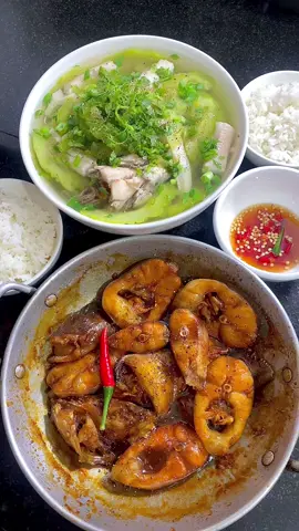 Cơm trưa cùng e#hânnguyễn 