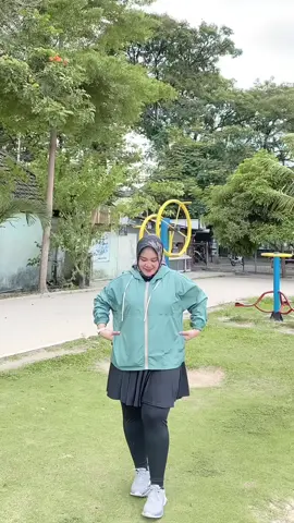 Nemu jaket Olahraga oversize, bahannya enggak panas sama sekaliii di pake di dalam atau luar rumah 😍🛒 #jaket #jaketolahraga #jaketparasut #outfitideas #fypシ゚ 