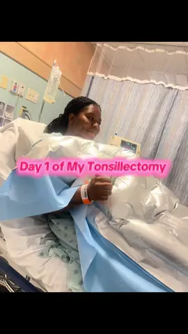 🚨🚨warning: disturbing parts of video 😏😏 I will upload a tip and trick video for anyone who needs it!🫶🏾 I hope this helps #tonsillectomyrecoverytips #surgery #surgerytiktok #tonsillitisrecovery #tonsilremovalsurgery #tonsilstones #tonsiladnoidectomy #adultsurgery 