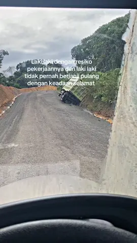 Laki” hidup hanya untuk mati #haulingbatubara #driverbatubara #foryoupage #tambangbatubarakalimantan 
