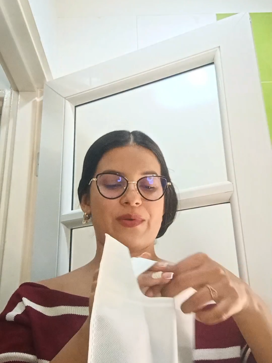 Un chisme de hace casi 2 años 🤭🫣.  . . Pueden creer que aún tengo los lentes? y que adquirí no solo 1, sino 2? Prácticamente este año empecé a usar los que son de animal print más cuadraditos.  . Si estás en Arauca y buscas lentes, sin duda alguna en este lugar te va a ir muy bien con tus anteojos (Me han salido super buenos y no he requerido de actualización de fórmula - en mi caso). 