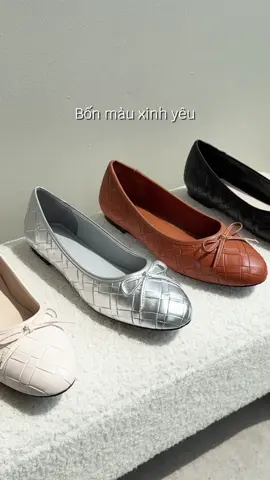 Nhà Alex & Sara lại thêm một em bệt xinh yêu cho chị em đây. Da giả hoạ tiết đan tinh tế, đợt này nhà em về hẳn 4 màu cho chị em lựa chọn. Toàn các màu xinh thôi ạaa 🫶 #alexsara 