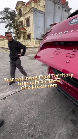 Vừa đăng video cái có khách xem xe luôn.Test tính năng ghép ngang Ford Territory Titanium X 2023 cho khách xem, ông anh ngạc nhiên luôn 🤣 bảo sao xe xịn thế.