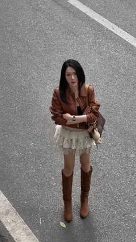 Chúng ta sinh ra, không phải để so sánh, mà là để hạnh phúc. Để được sống đúng với mình, dù là bông hoa ven đường cũng vẫn tỏa hương riêng 🥰#thuylinhdo 