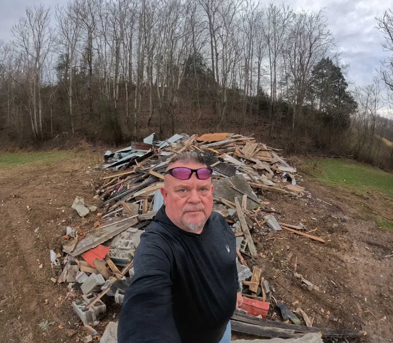 It was once beautiful, but now it's rubble. Had some great times with the Tennessee Wraith Chasers. The door opened on its own. wild EVPs, Shadows and cold spots. I have some awesome videos I'll be posting in the future of the Ghost Hunts here. Goodnight everyone. #ghosthunting #paranormal #haunted 
