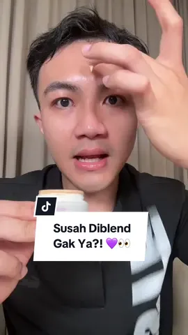 Replying to @MaharajaSP Hah?! Sini saya buktiin kalo day cream facetology gak susah diblendnya! Baginda pakai yang shade light 💜👀👑✨ #kerajaanglowing #CantikTigaTotol #YourFaceStory #DayCreamTutupUngu #daycream 