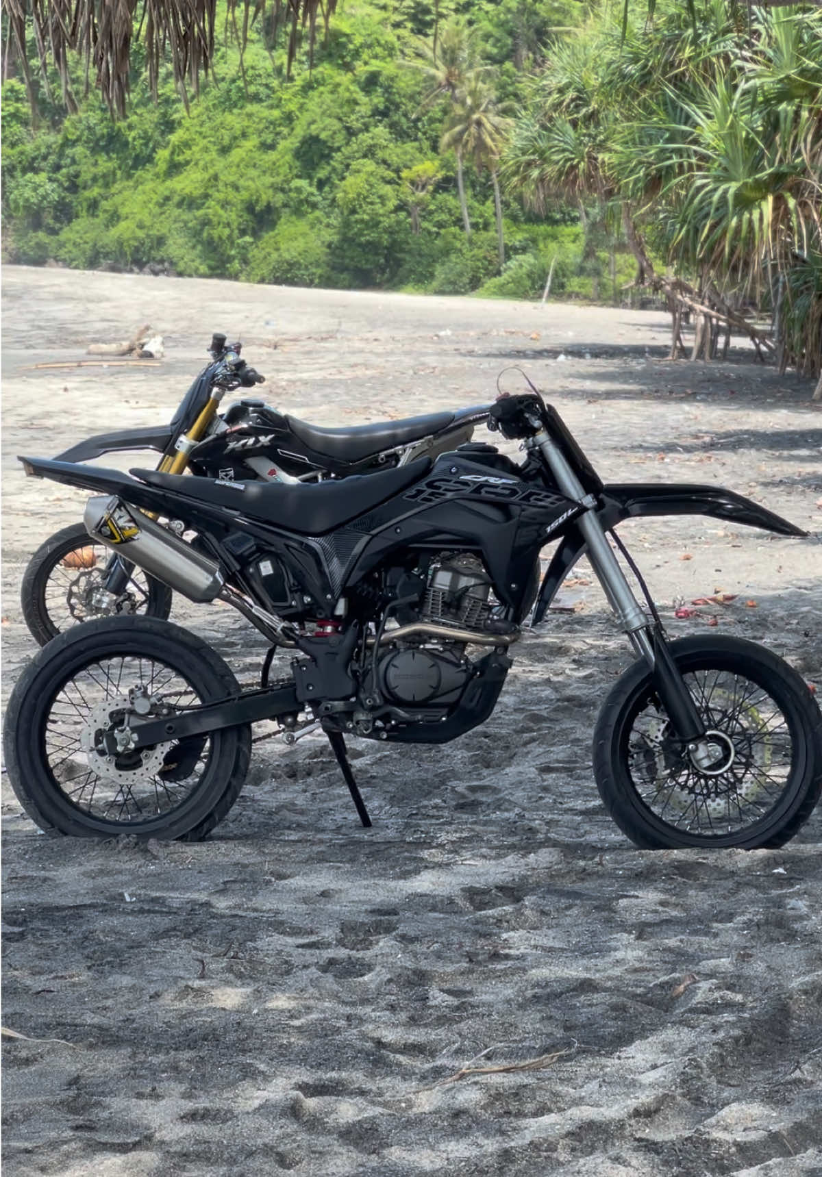 halo netizennn😁#crf #crf150l #crfhitam #supermoto #crf450lite 