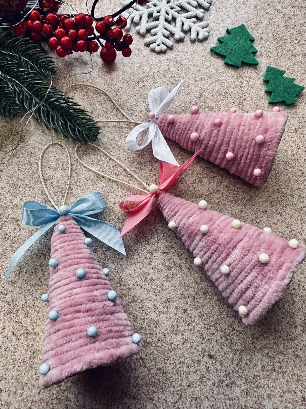 Ready for the easiest, cutest Christmas ornament hack? Transform empty toilet paper rolls and yarn into gorgeous mini trees! Forget green - let’s make them pink! This is a super simple DIY that results in the sweetest little decorations. Perfect for adding a handmade colorful touch to your holiday season! 🎄🩷 #christmasdiy #ornaments #toiletroll #pinkchristmas #decor 