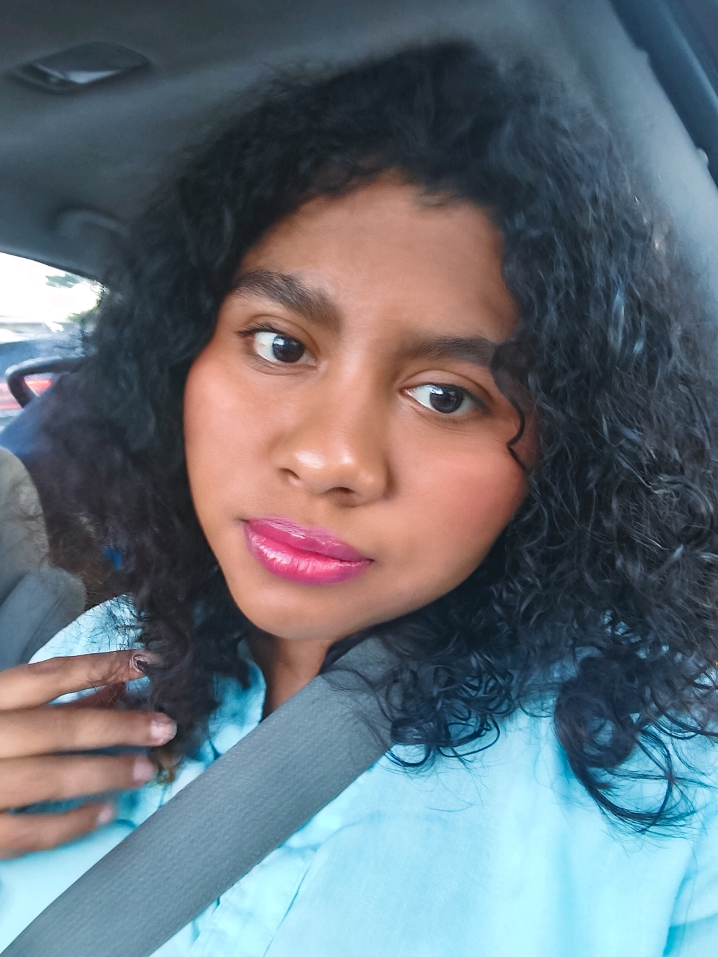 Pero me encanta el maquillaje, leer libros romanticos, me encantan las pelicula de comedia romanticas, peinarme, aprender cosas nuevas etc.@Shark Beauty  #rizosnaturales #curly #sharkbeauty #definicionderizos #curlyhair 