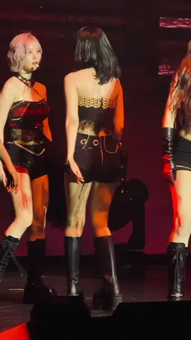 kasihan sepertinya eunha lelah , istirahat yg cukup ya , sehat2 ya kalian 😣 #viviz #fancam #sinb #umji #eunha 