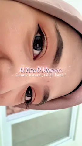 Bulu mata lentik, rapi, dan nggak luntur seharian? 😍🫶🏻 O.Two.O Mascara jawabannya ✨ Siap masuk ke makeup pouch kamu 💗 #mascararekomendasi #waterproofmascara #otwoo #makeuppemula #fyp 