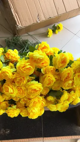 Cek keranjang kuning ⬇️⬇️#fyp #bungaartificial #bungadekorasi #dekorasi 