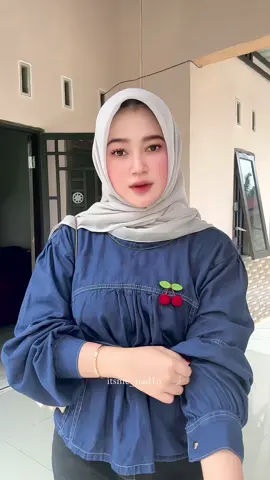 Blouse from@Els. Daily Outfit 