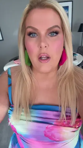 Tackling the real issues here #vote #greenorpink 