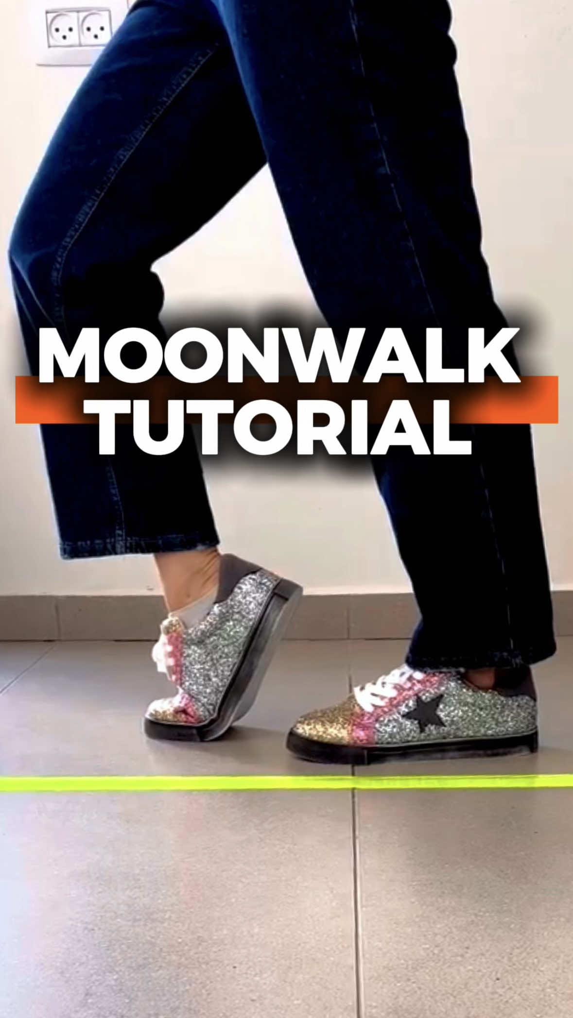 MOONWALK TUTORIAL 🌜🌛 Wanna learn more? You’re welcome to join my dance community on Skool 💃✨ The link to the community is available in my bio 🔗 #tutorial #dance #shuffle 