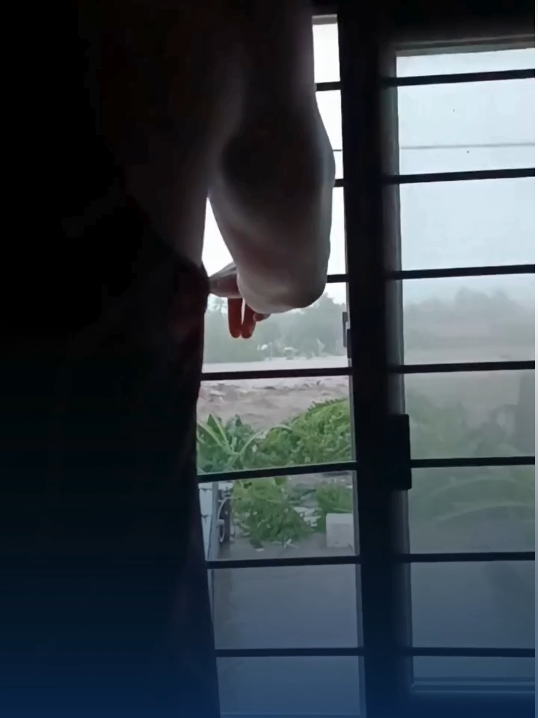 TYPHOON TINO DEVASTATES CEBU — FAMILIES FORCED TO EVACUATE #TyphoonTino Visit our YouTube Channel for more updates:👇👇👇 https://www.youtube.com/@newslineworldph