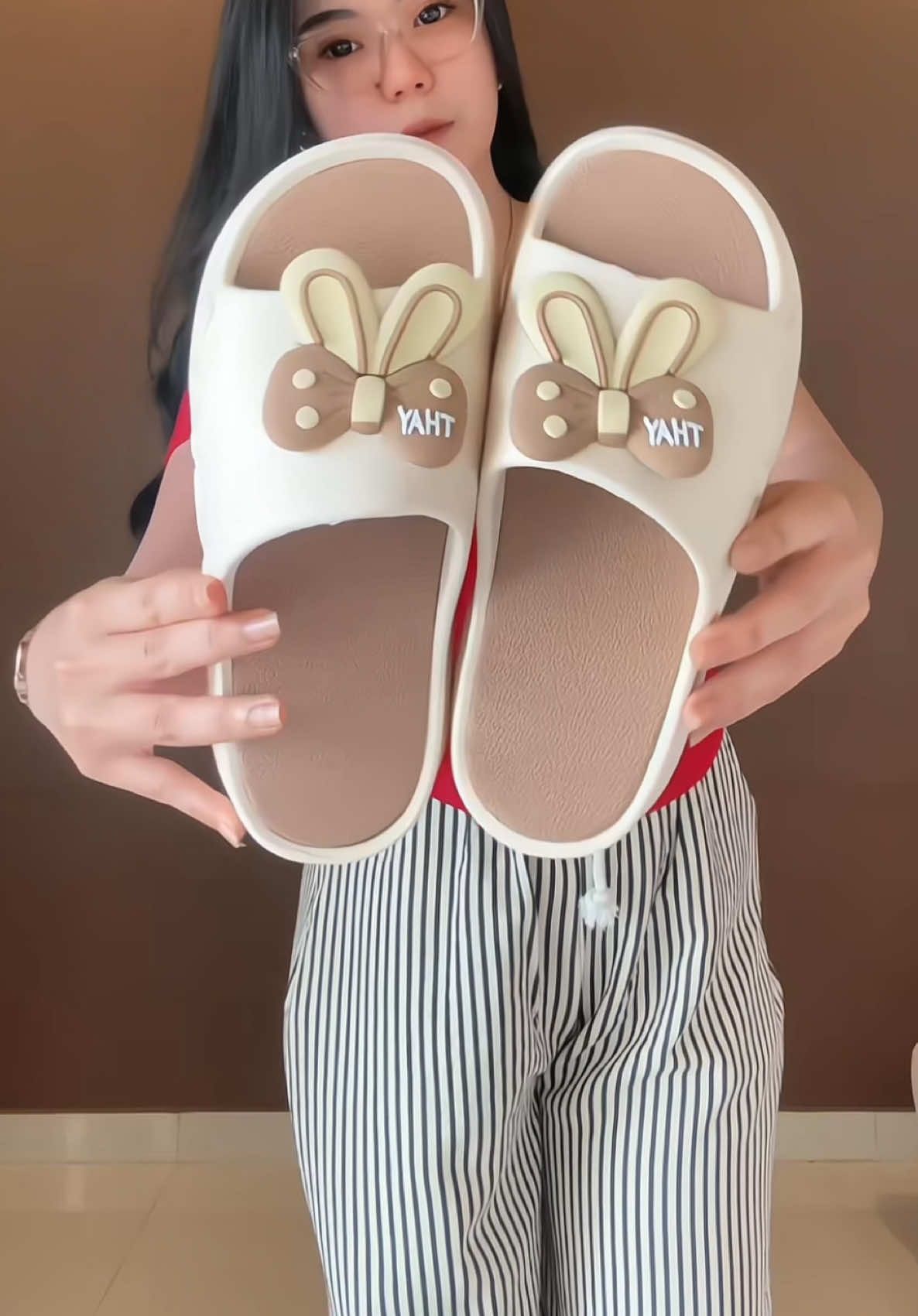 nemu sendal cantiii tinggi tapi empuk ga bikin pegel🫶🏻🤩#sendal #sendalwanita #sendalkaret #sendalterbaru #sendalimport 