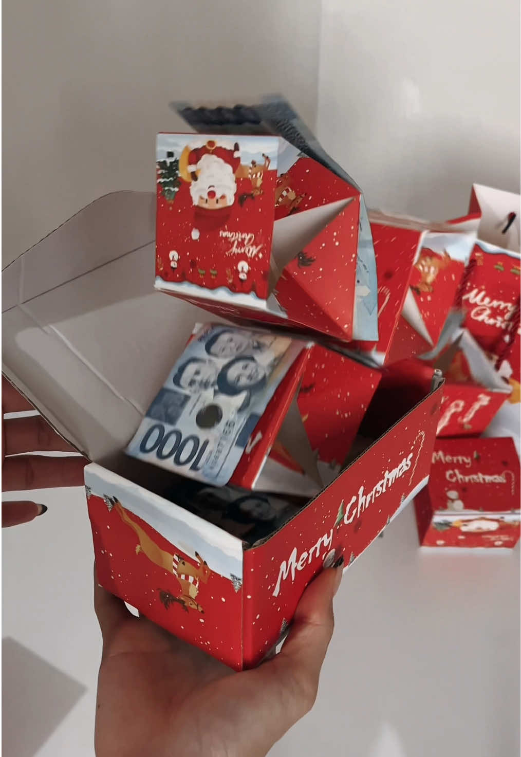 Gawin natin mas exciting ang christmas this year!! 🎄🎅 #christmasgift #moneypopupbox #moneypopupsurprise #surprisemoneybox #giftideas 