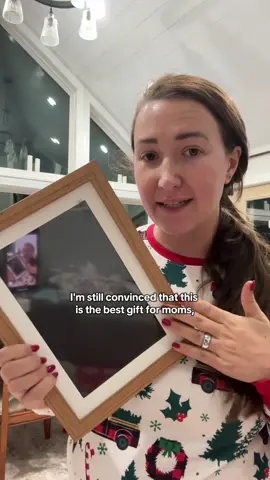 Digital photo frames are the best gifts #tiktokshopblackfriday  #giftsforgrandma #giftsforgrandparents #giftsformom #giftsforher 