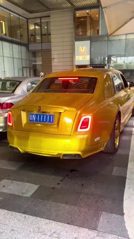 Quảng Đông N tượng trưng cho vận mệnh, năm số 1 tượng trưng cho sức mạnh. #RollsRoycePhantom