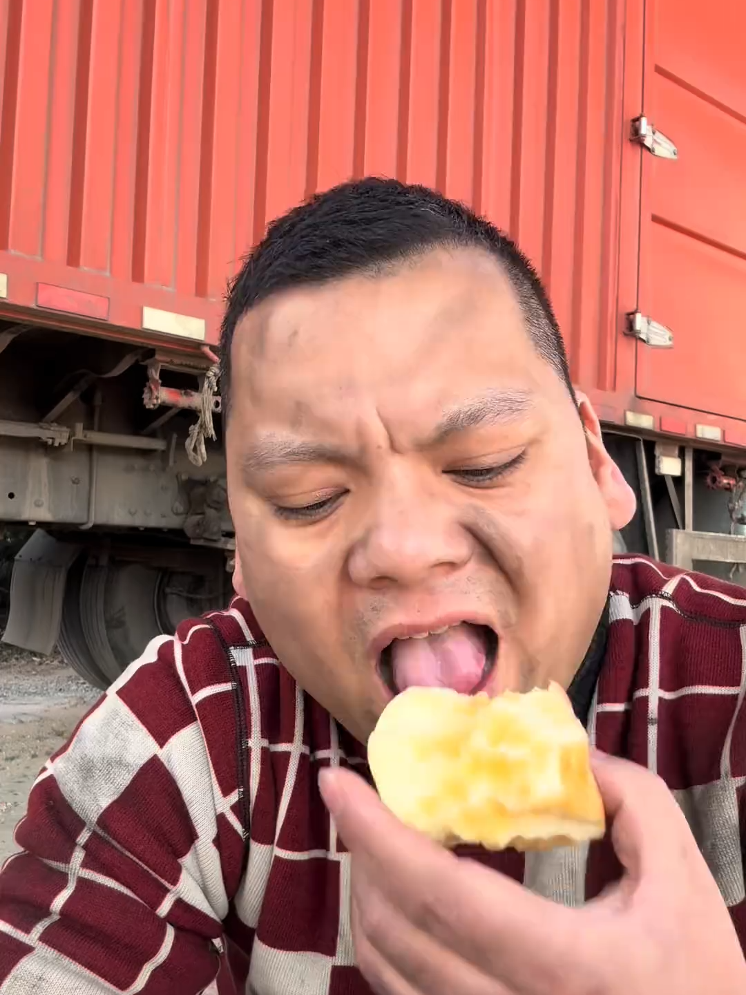 朋友们问一下哪个两元店有卖景德镇的碗？