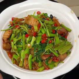 #ကန်စွန်းရွက်ကြော် #fyp #Foodie #yummyrecipesforyou #Recipe #tiktokviral #cooking #spicy 