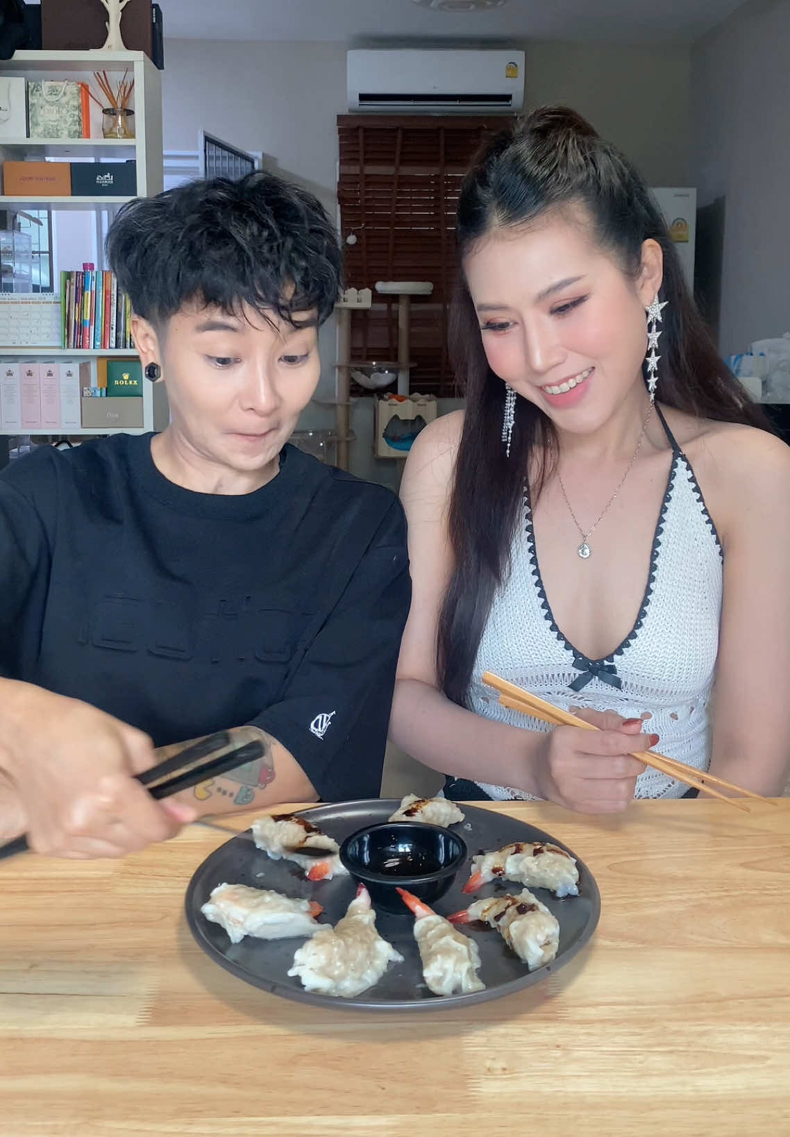 เมื่อฉันและแฟน นั่งทานจีบต้มไส้กุ้งฟาไฉด้วยกัน😄 #พลอยพี่วา 