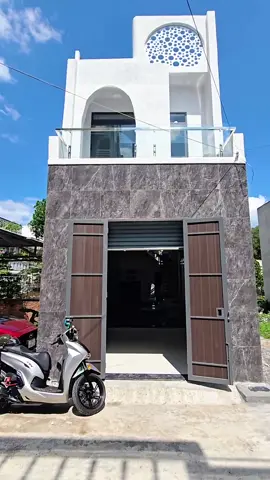 💰 NHÀ LẦU HOÀN CÔNG MỚI 100%        GIÁ : 3.650.000.000 VNĐ  ❌ CHỦ GỬI BÁN NHÀ 1TRỆT 1LẦU MỚI 100% TẠI P. TÂN HIỆP ( NAY LÀ P. TAM HIỆP ) ♥️ Vị trí gần chợ nhỏ Tân Hiệp, cách đường Nguyễn Ái Quốc chỉ 500m _______________________________ ✅ DT : 4m x 17m ( Sàn:130m2 ) 📕 Sổ riêng, full thổ cư 100%👉 HOÀN CÔNG 🚘 Đường Oto 7 chỗ vi vu 👉 Hướng Tây Nam 🏡 Nhà 1 trệt 1 lầu công năng gồm : Sân OTO Trong nhà , P. Khách, Bếp, 3 P. Ngủ, 2 WC, ban công thoáng mát ♥️ Tặng nội thất cơ bản như hình  _______________________________ 💵 GIÁ : 3 TỶ 650 TRIỆU ( THƯƠNG LƯỢNG ) ☎️ ALO EM : #nhadep XEM NHÀ, LVCC