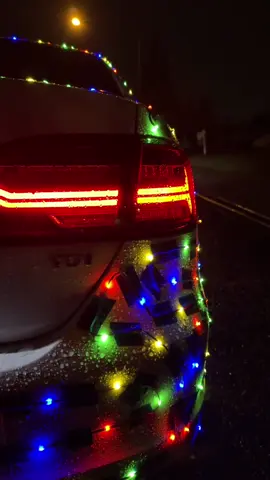 It’s that time of the year 🎄🎁 #christmas #christmastok #christmastime #lights #wrap 