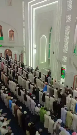 جامعہ مسجد خیرالمدارس ملتان میں قائد جمعیت حضرت مولانا فضل الرحمان صاحب کی امامت میں نماز ادا کی گئی ہے 