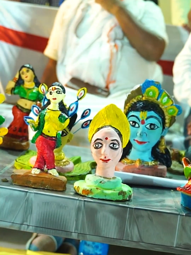 जनकपुरधामक जानकी मंदिर मे सामाक अद्भुत दृश्य! परंपरा आ आस्थाक ई संगम देखू. सामा-चकेवाक ई पावनि बहिन-भाईक पवित्र प्रेम केँ दर्शाबैत अछि। #samachakeva #janakimandir #janakpurdham #infinitycreations 