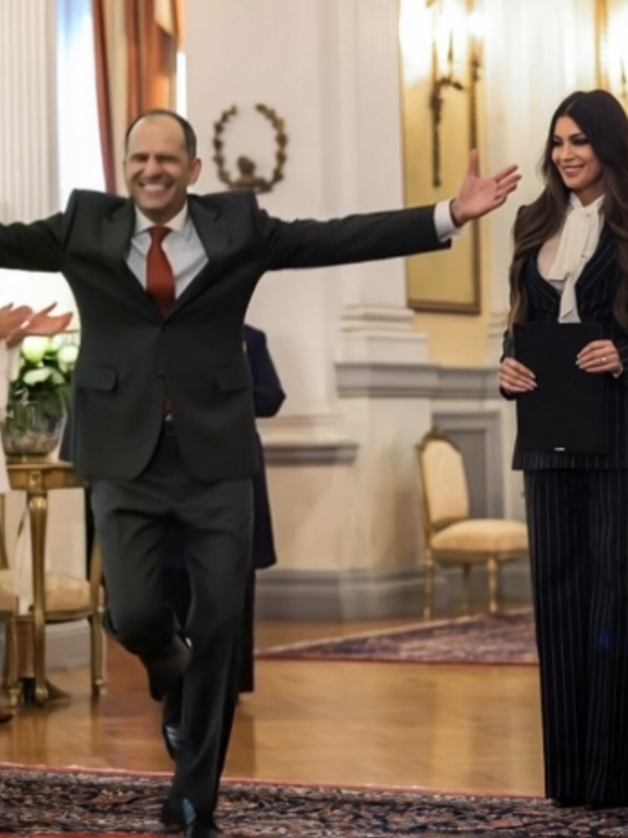 🇬🇷 When foreign policy turns into Elpida ✅ Not invited to the bouzoukia… but he showed her what she missed 🕺 #Epic #dance #Greek #foreign #minister 