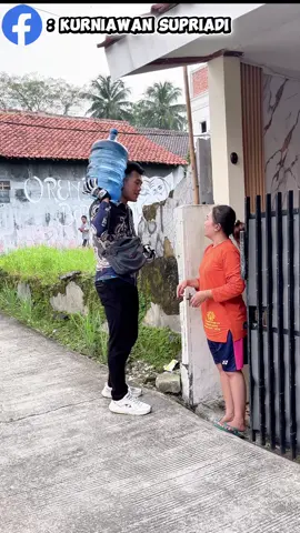 Gak berhasil bawain galonnya malah suruh pulangin lg😩 #husbandwife #comedy #koprasilucu #sketbor 