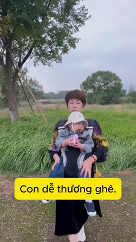 ❌ Người lạ càng thân thiện, càng phải cảnh giác — bảo vệ con là bản năng của cha mẹ! #CảnhGiácKhiRaNgoài #AnToànCủaBé #BaMẹKhôngĐượcChủQuan #ChămConĐúngCách 