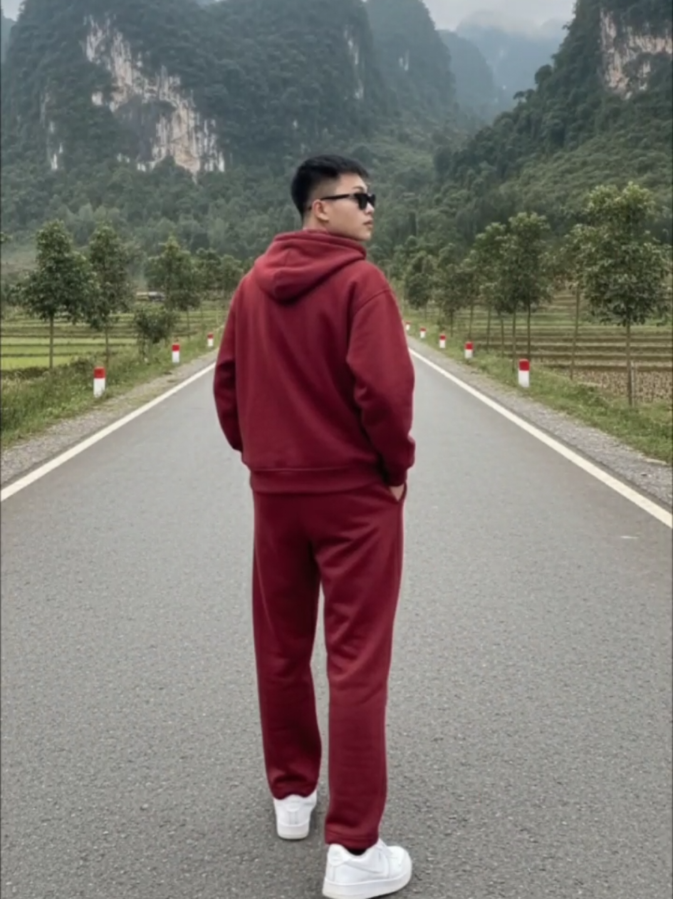 Tạo Ảnh Gemini✨ Hưỡng Dẫn. B1 vào app gemini🍌 B2 tải ảnh của bạn lên B 3 nhập câu lệnh : (Chúc các bạn thành công🥰) Nhắc Nhở:👉 Tạo chân dung 4k mặc bộ đồ mầu đỏ mận. Vải có vẻ dày và chất lượng cao, có thể là lông cừu hoặc cotton dày. Áo hoodie có khóa kéo, quá khổ, đi kèm với quần nỉ ống rộng, dáng suông. và giày thể thao nike trắng. đeo chiếc kính dâm đen thời trang, Đang tạo dáng.quay lưng về phía máy ảnh đang bước đi, nét mặt tự nhiên nhìn về phía xa săm. 1 tay đang đút túi áo, 1 tay thả lỏng tự nhiên, độ phân giải cao 4k . giữa một con đường vắng, với phong cảnh núi rừng hai bên. Con đường là đường nhựa màu xám đen, trông rất thẳng, và có giốc cao thẳng đứng tạo cảm giác về chiều sâu và điểm tụ ở phía xa. * Hai bên đường là cây cối xanh tốt, đồng ruộng. ​Ở hậu cảnh là những dãy núi lớn, một số có vách đá dựng đứng (núi đá vôi), phủ đầy cây xanh. ​Bầu trời xám nhạt, có một vài đám mây đen, có một chút sương mù mờ ảo ​Có các cột mốc/cọc tiêu ven đường màu trắng và đỏ.#CapCut #gemini #trending #khanpromptai #Alphoto 