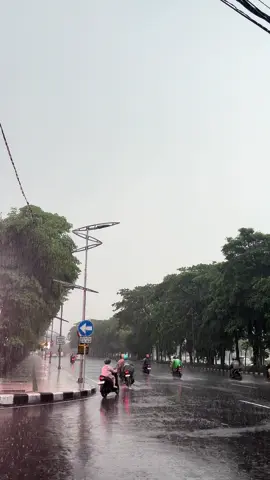 #rainysurabaya