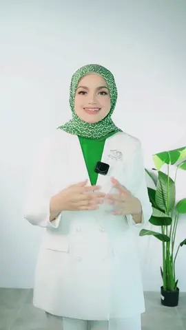 Siapa suka Emerald Green sama macam saya? 🥰 Suka sangat dengan bawal monogram ni sebab wangi sangat 💚 @Afiya.my ❤️❤️